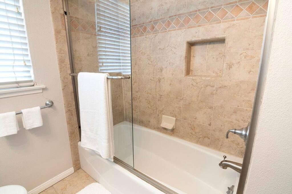 Large Home With Pool + Jacuzzi Los Angeles Dış mekan fotoğraf
